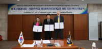 From left: Denise Garfield (CCCU General Manager), Younsik Kim (NACUFOK Chair), Paul Treinen (WOCCU EVP) 