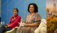 Charlene Bauer (right) of Metro Credit Union