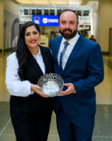 Estefane Chaves (left) and Elisandro Rinaldi accept a 2022 Digital Growth Award on behalf of Sicredi